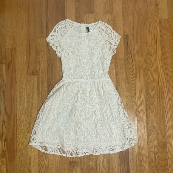 H&M Divided Off-White Dress with Lace - Size 4 US - Picture 1 of 7